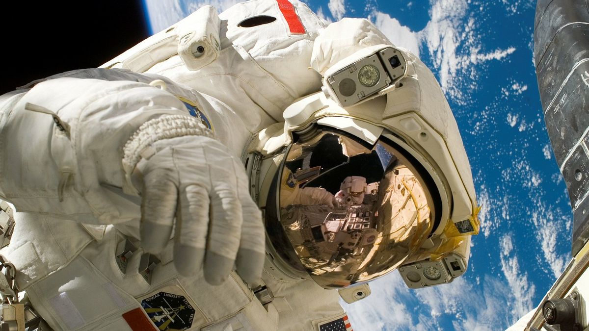 Astronaut Risks During Life in Space