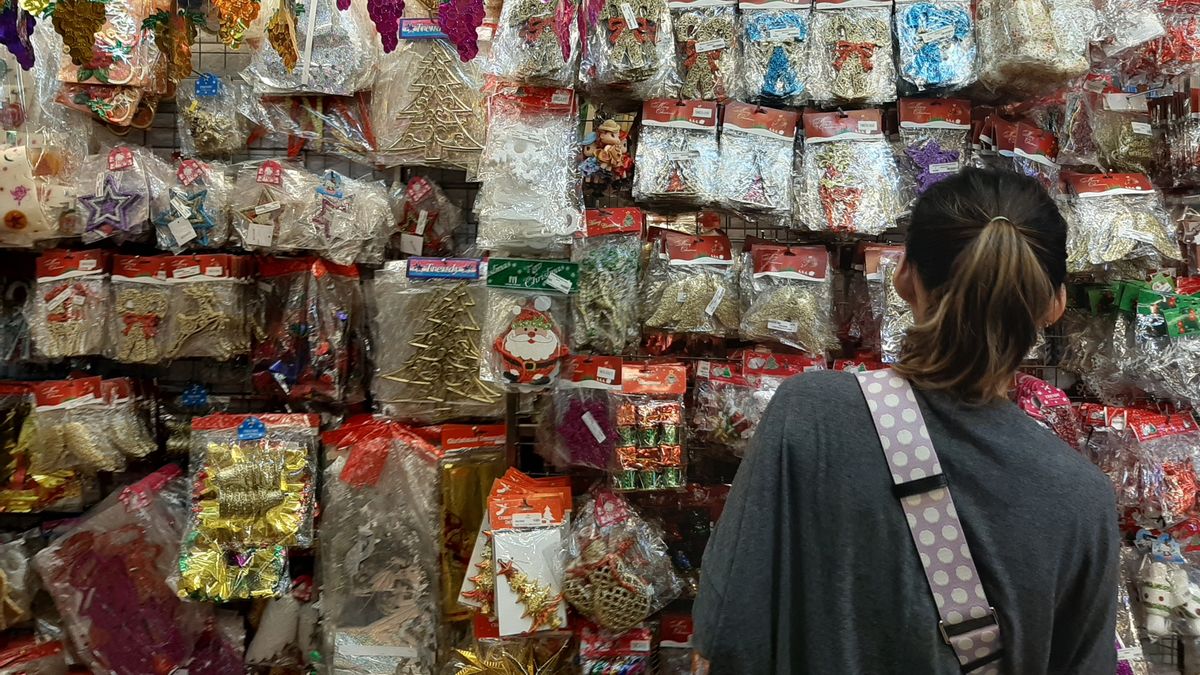 Chasing Christmas Trinkets At Asemka Market